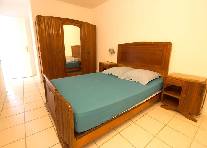 Les Pins Center - 6 People Appartement *